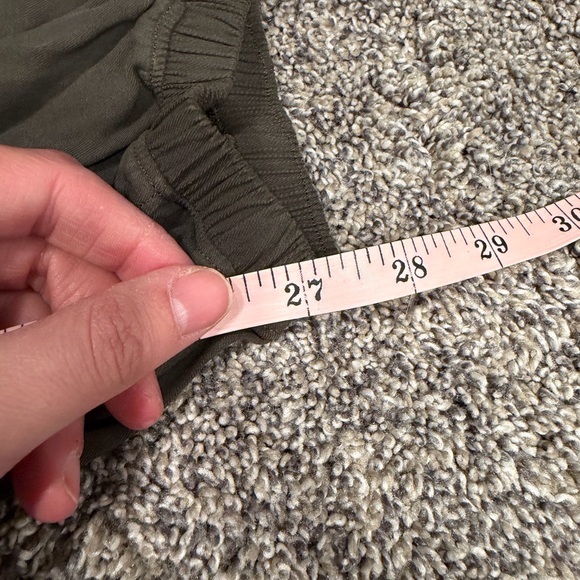 Lululemon Essential Affinity Mid Rise Jogger
Dark Olive size 12 EUC - Picture 6 of 6